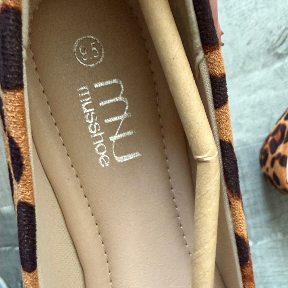Chic Leopard Print Flats - Picture 2 of 4